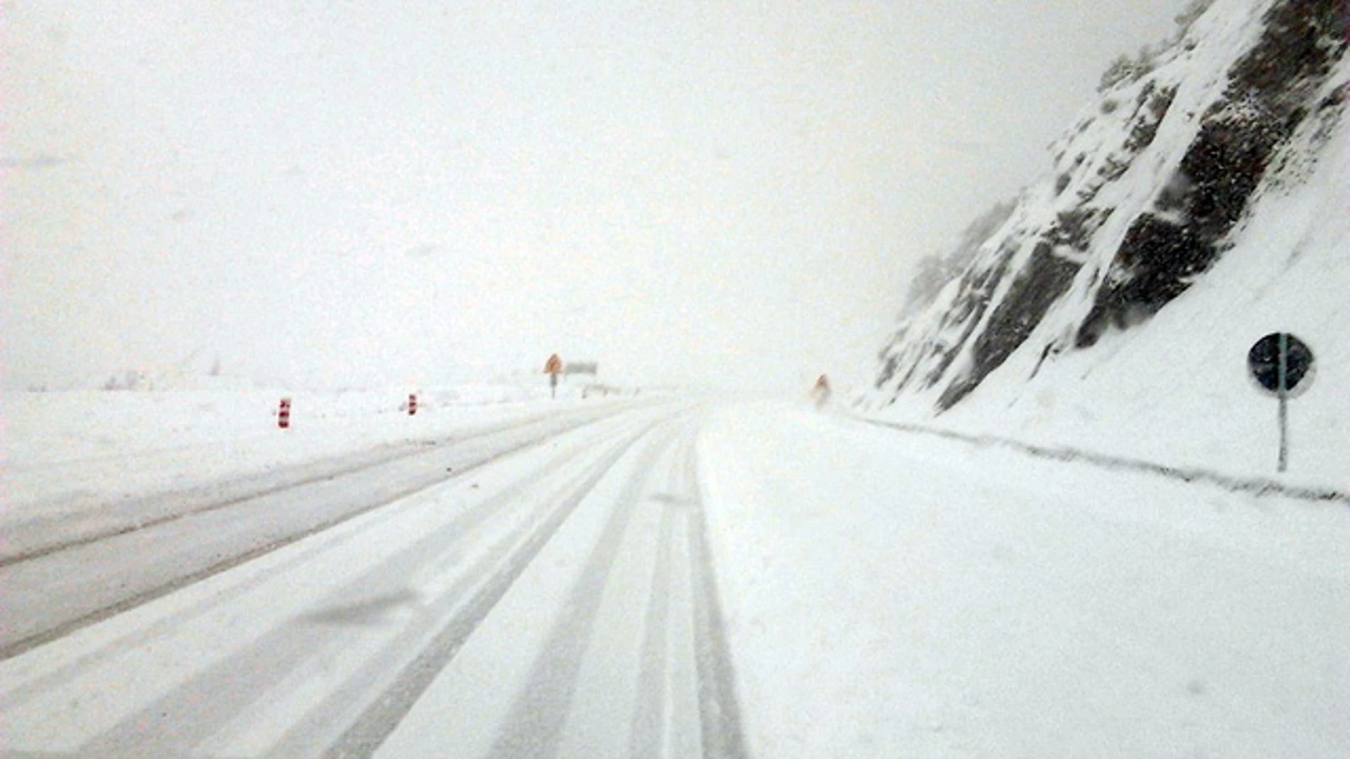 Nieve en el Pirineo de Huesca Nieve en el Pirineo de Huesca