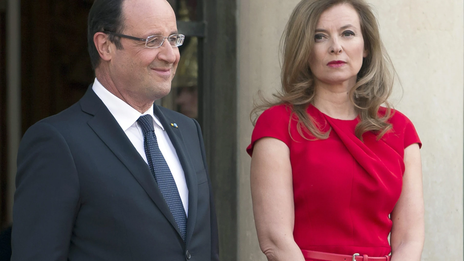 Hollande junto a Valérie Trierweiler Hollande junto a Valérie Trierweiler