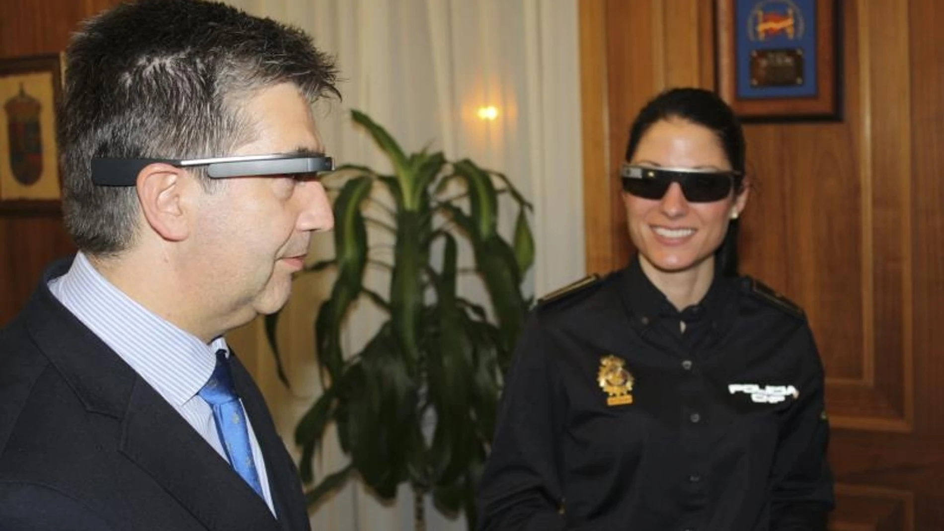 La Policía estudia usar las Google Glass para patrullar La Policía estudia usar las Google Glass para patrullar