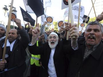 Túnez se echa a la calle para celebrar la Constitución