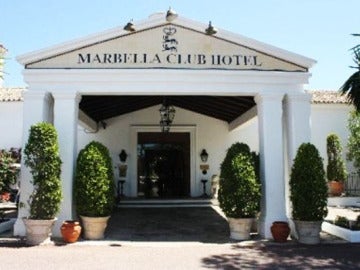 Entrada del Marbella Club Hotel afectado por el incendio. Entrada del Marbella Club Hotel afectado por el incendio.