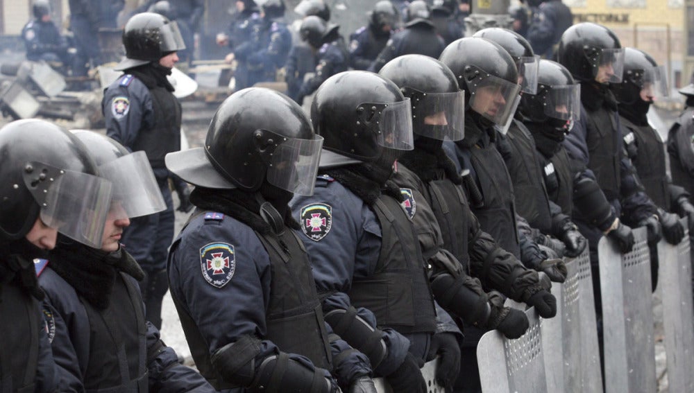 Agentes en las manifestaciones de Ucrania