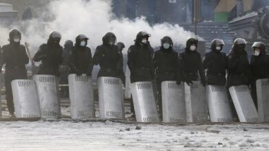 Comienza el desalojo de los manifestantes de la plaza de la Independencia en Kiev