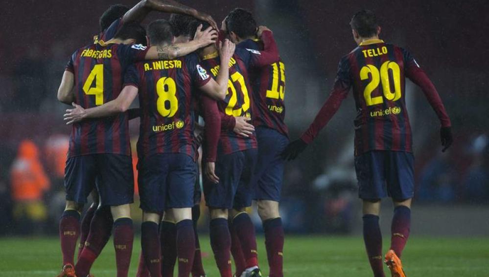 El FC Barcelona celebra un gol ante el Levante