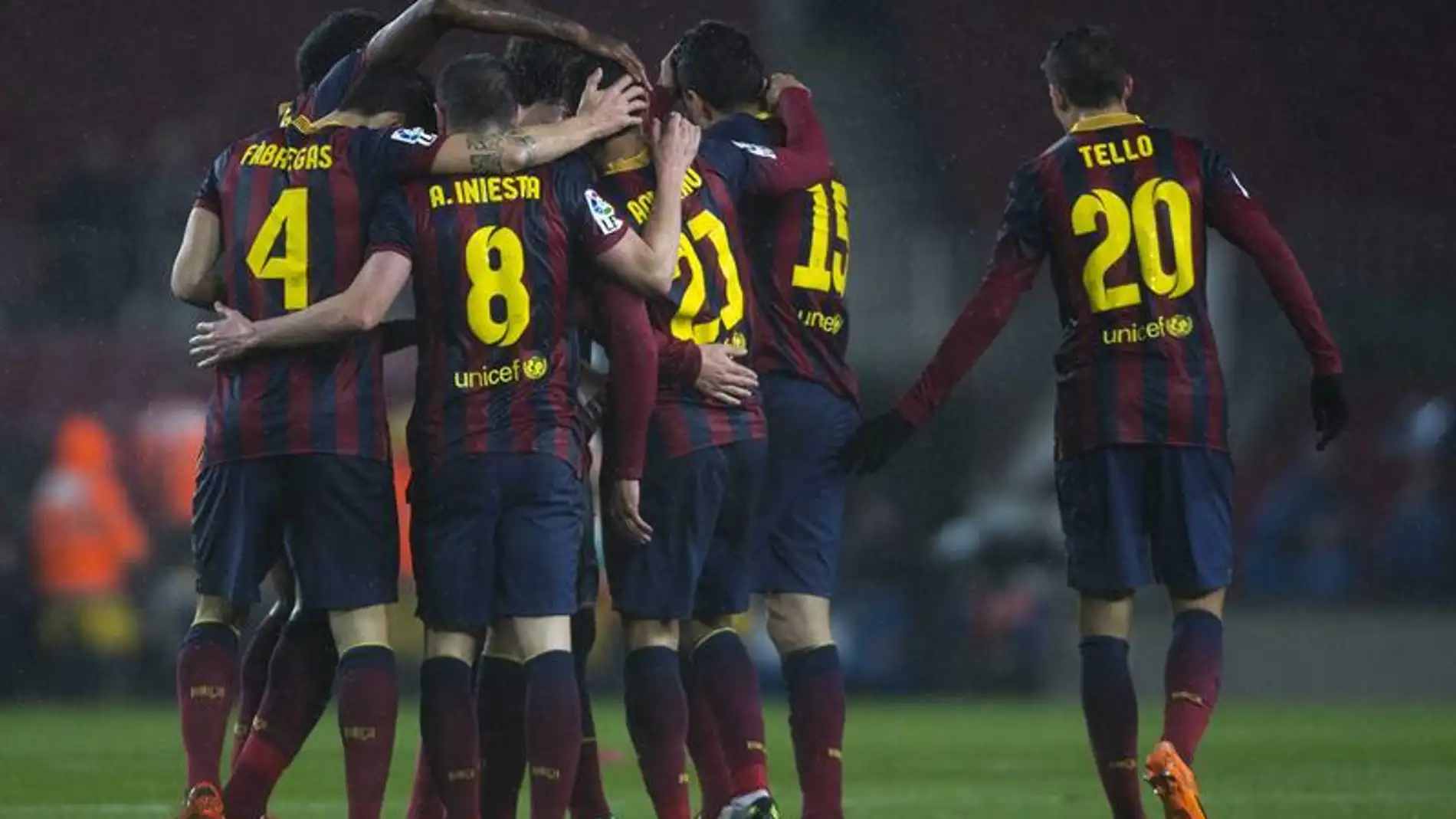 El FC Barcelona celebra un gol ante el Levante