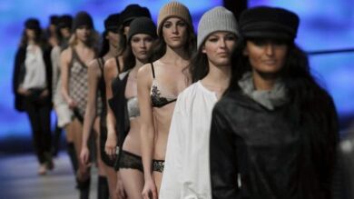 Totón Comella 'desnuda la pasarela' de Barcelona ante 500 personas