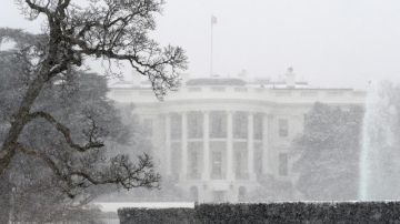 Vista de la Casa Blanca durante una tormenta de nieve