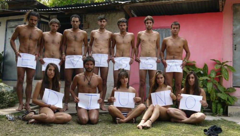 Desnudos por la isla de Ibiza