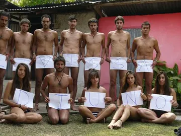 Desnudos por la isla de Ibiza Desnudos por la isla de Ibiza
