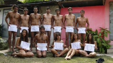 Desnudos en Ibiza para protestar contra las perforaciones petrolíferas