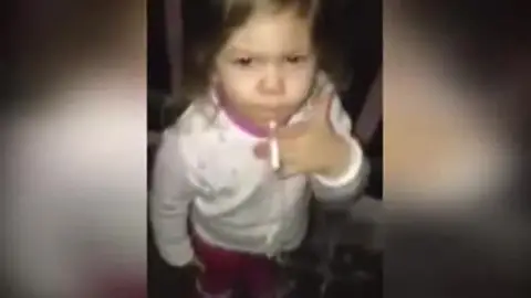 Pequeña de 4 años Pequeña de 4 años