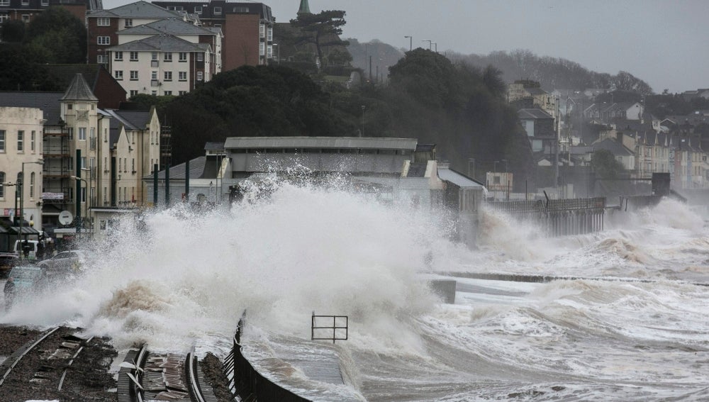 Temporal en Dawlish, en el sur de Reino Unido