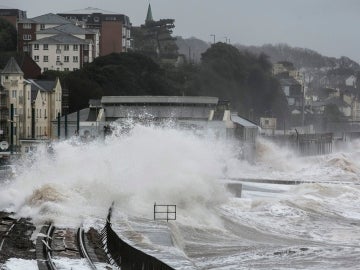 Temporal en Dawlish, en el sur de Reino Unido