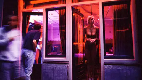 El barrio rojo en Ámsterdan. El barrio rojo en Ámsterdan.