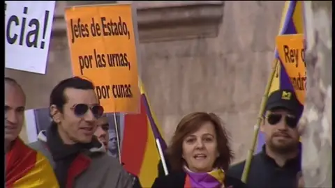 Manifestantes se congregan frente a los juzgados de Palma Manifestantes se congregan frente a los juzgados de Palma