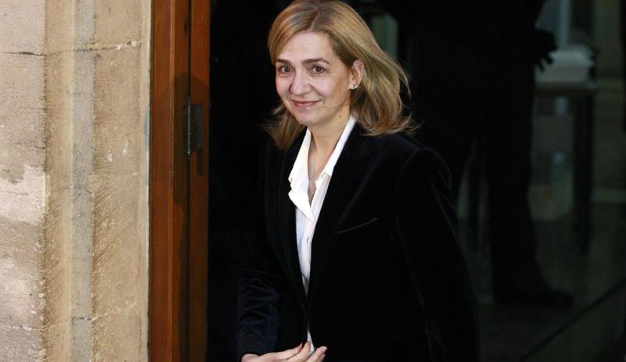 La infanta Cristina a su salida del tribunal de Palma de Mallorca tras finalizar su declaración