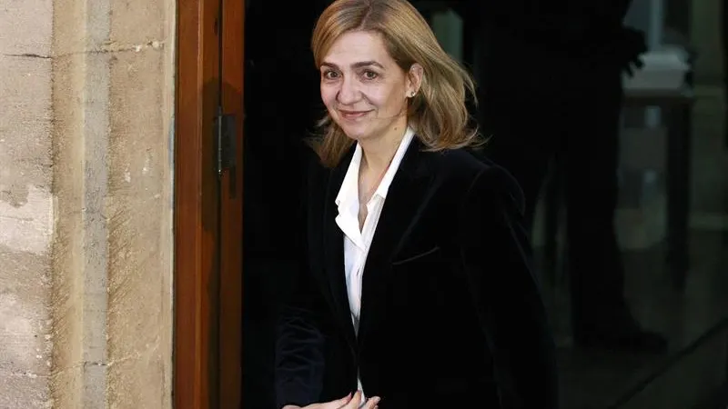La infanta Cristina a su salida del tribunal de Palma de Mallorca tras finalizar su declaración La infanta Cristina a su salida del tribunal de Palma de Mallorca tras finalizar su declaración