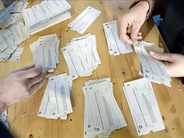 Recuento de votos en Zurich del referendum sobre inmigración celebrado en Suiza Recuento de votos en Zurich del referendum sobre inmigración celebrado en Suiza