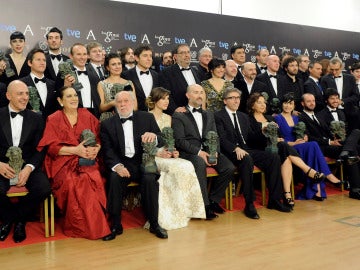La foto de familia de todos los ganadores en los Goya 2014