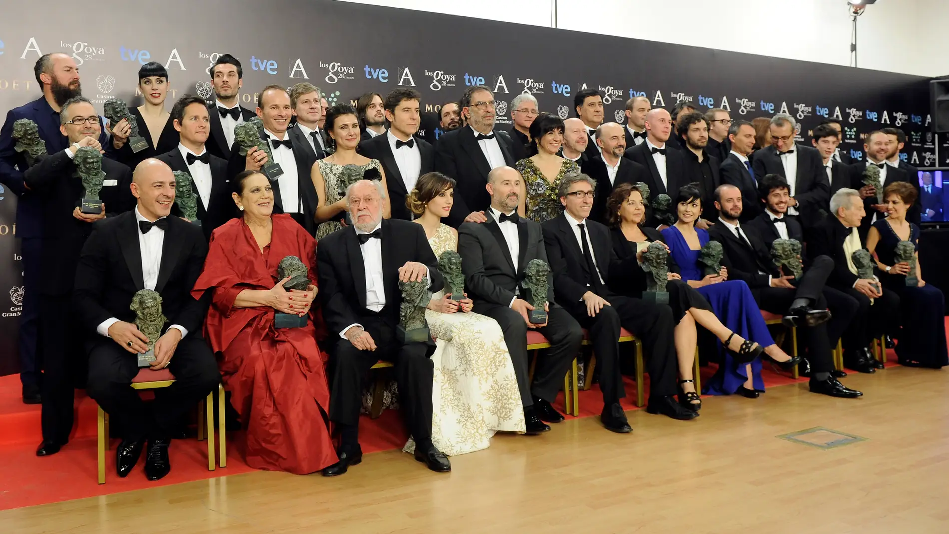 La foto de familia de todos los ganadores en los Goya 2014