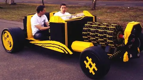 Coche de Lego creado por un joven rumano Coche de Lego creado por un joven rumano