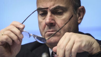 De Guindos afirma que hay un cambio de tendencia que continuará en abril