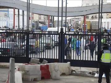 Vigilancia en el tránsito fronterizo de Melilla Vigilancia en el tránsito fronterizo de Melilla