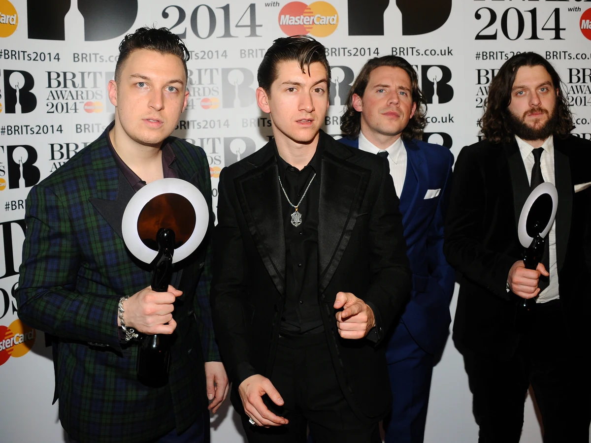 Arctic Monkeys arrasan en los Brit ganando los a mejor grupo y del año