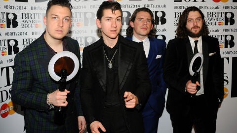 Arctic Monkeys con sus dos premios