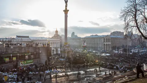 Amanece en la Plaza de la Independencia de Kiev Amanece en la Plaza de la Independencia de Kiev