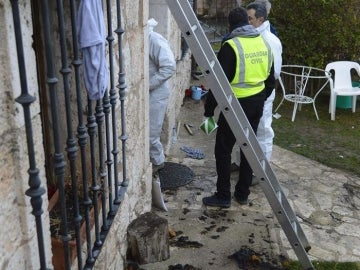 Estado de la casa rural incendiada en Tordómar.