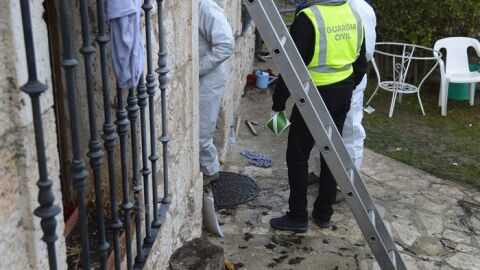 Estado de la casa rural incendiada en Tord&oacute;mar.