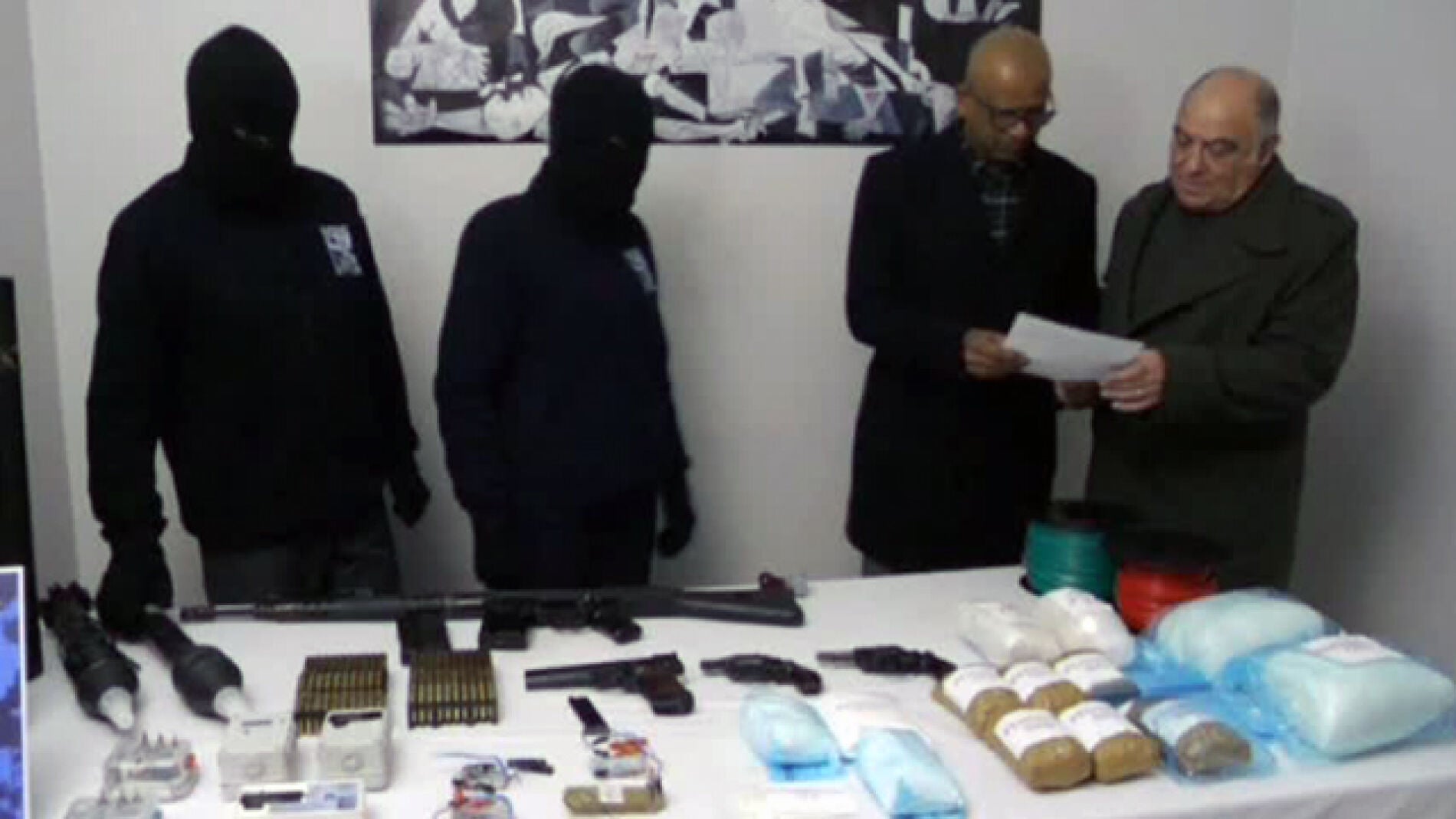 Los terroristas, con los supuestos verificadores