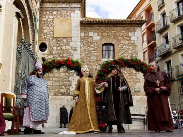 Miles de personas llenan las calles de Teruel para representar "Las Bodas de Isabel de Segura"