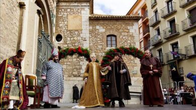 Miles de personas llenan las calles de Teruel para representar 