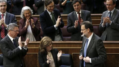 Mariano Rajoy recibe los aplausos de la bancada del PP