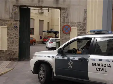 Un vehículo de la Guardia Civil Un vehículo de la Guardia Civil