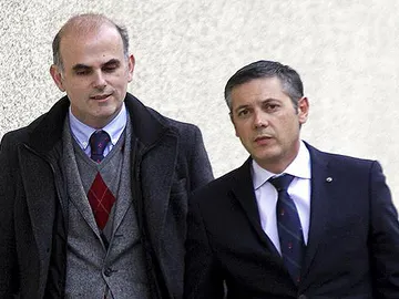 El abogado Francisco José Carvajal (derecha), a su llegada al juzgado El abogado Francisco José Carvajal (derecha), a su llegada al juzgado