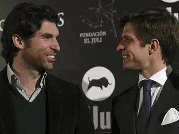 El torero Julián López 'El Juli' conversa con el diestro Cayetano Rivera El torero Julián López 'El Juli' conversa con el diestro Cayetano Rivera