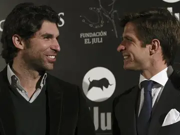 El torero Julián López 'El Juli' conversa con el diestro Cayetano Rivera El torero Julián López 'El Juli' conversa con el diestro Cayetano Rivera