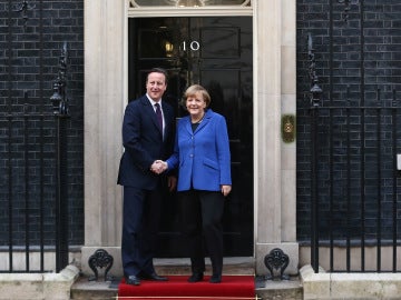 David Cameron y Angela Merkel, momentos antes de su reunión en Londres