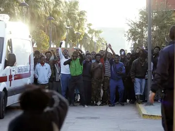 Inmigrantes que han logrado saltar la valla Inmigrantes que han logrado saltar la valla