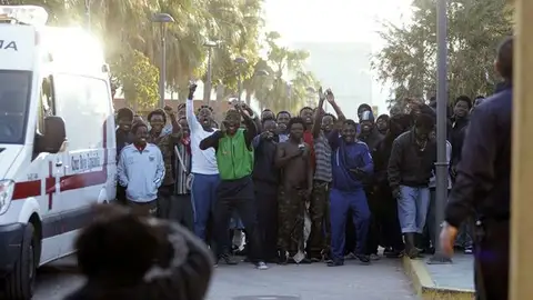 Inmigrantes que han logrado saltar la valla Inmigrantes que han logrado saltar la valla