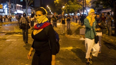 Mueren un estudiante y un guardia en otra jornada de protestas en Venezuela