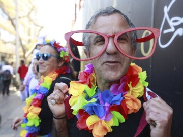 Hombre disfrutando del Carnaval en España