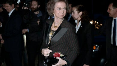 La reina Sofía rinde homenaje en Grecia a su padre, el rey Pablo I