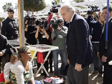 Fernández Díaz visita Melilla, un mes después de la tragedia en Ceuta Fernández Díaz visita Melilla, un mes después de la tragedia en Ceuta