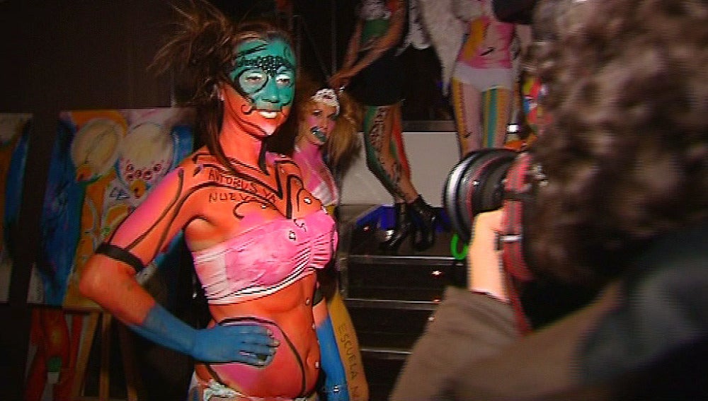 Desfile de body painting en Montserrat