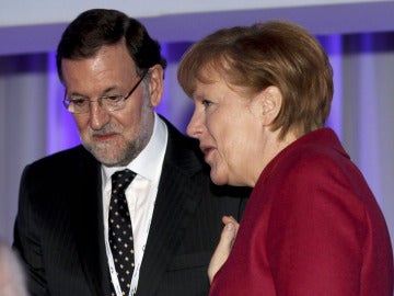 Mariano Rajoy y Ángela Merkel, en Dublín 