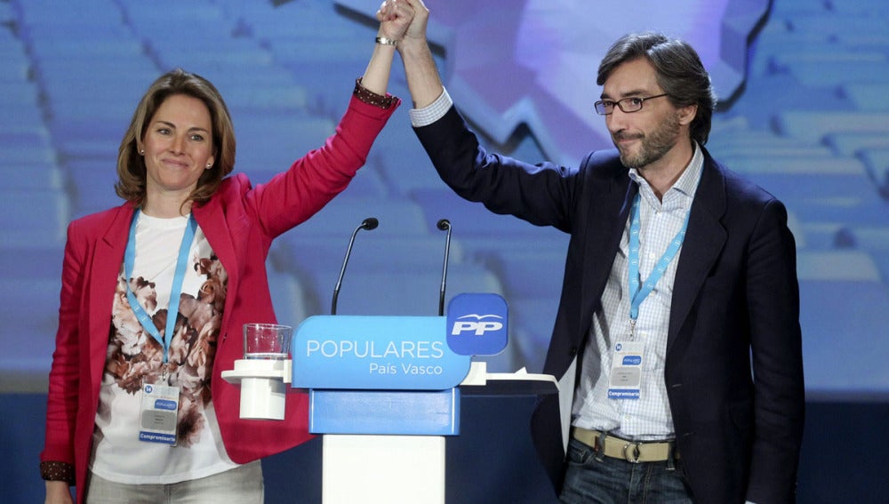 Arantza Quiroga junto a Iñaki Oyarzabal, en el Congreso del PP vasco